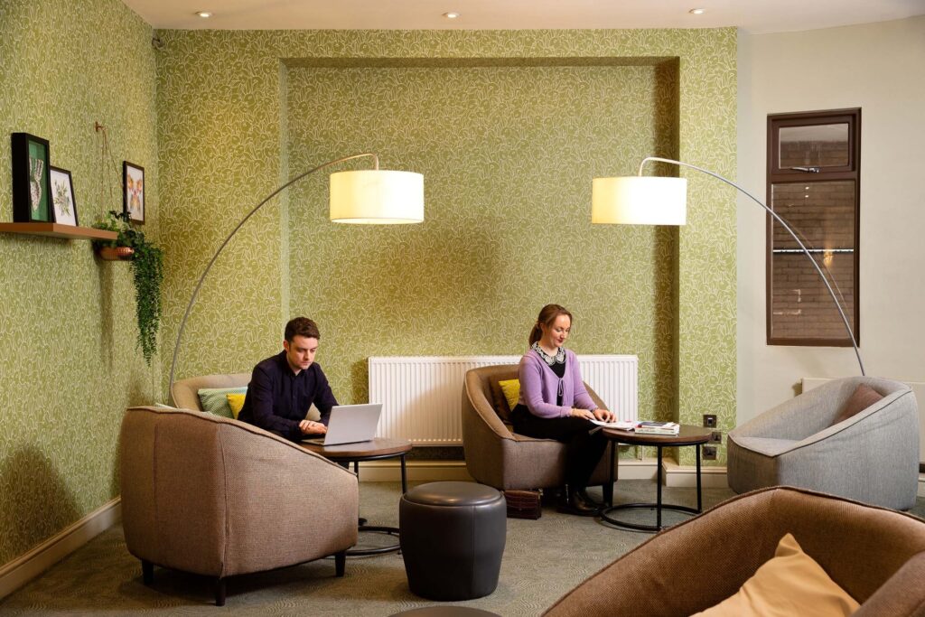 Bedford_Lifestyle_Lobby1_0423a